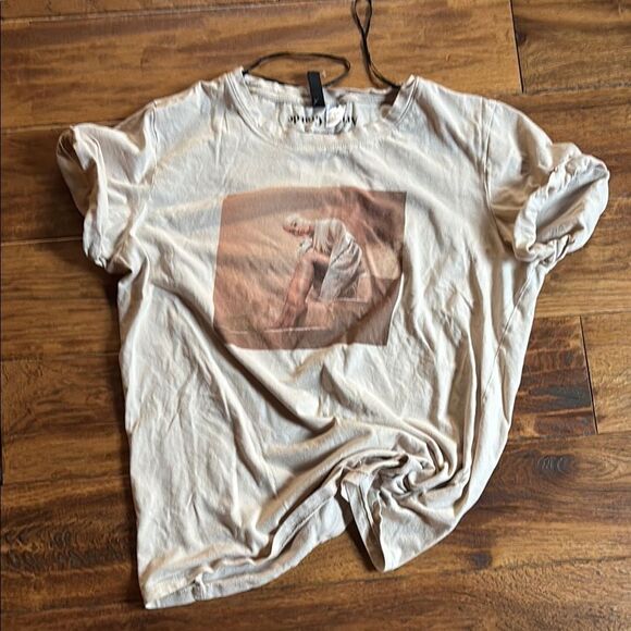 Rare Ariana Grande H&M Casual beige t-shirt - Picture 1 of 9